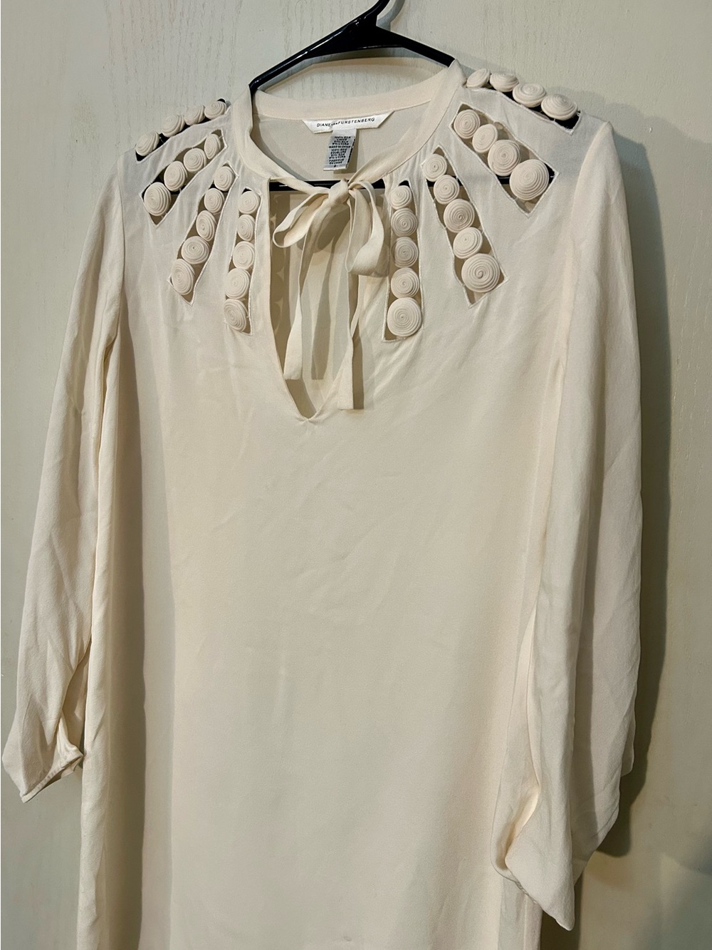 Diane von Furstenberg DVF 100% Silk Ivory Rosette Cutout Dress Size 6